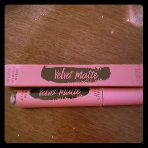Lip matt ( 2 items for $10)